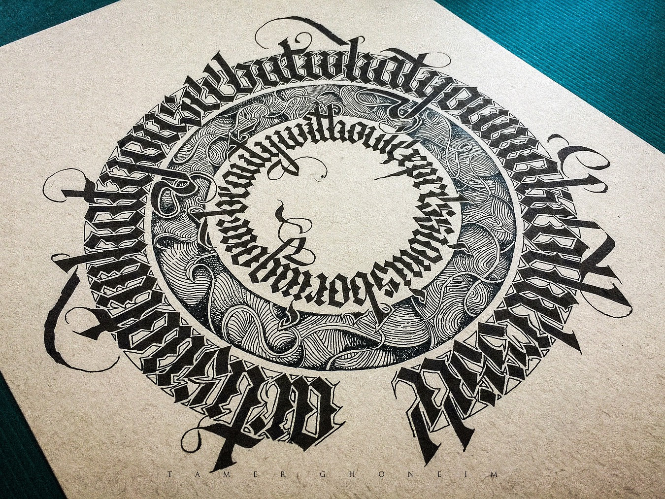 gothic-calligraphy-blackletter-art-circle